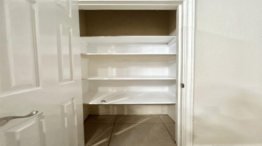 1411 Orquidia Ln E, Rio Bravo, Texas 78046, 3 Bedrooms Bedrooms, 5 Rooms Rooms,2 BathroomsBathrooms,Residential,For Rent,1411 Orquidia Ln E,20261675