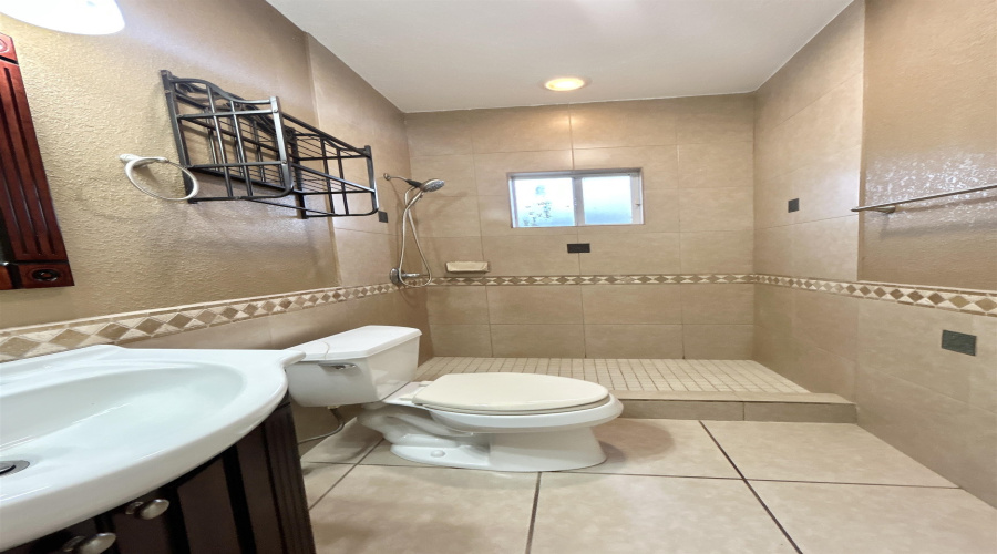 1411 Orquidia Ln E, Rio Bravo, Texas 78046, 3 Bedrooms Bedrooms, 5 Rooms Rooms,2 BathroomsBathrooms,Residential,For Rent,1411 Orquidia Ln E,20261675