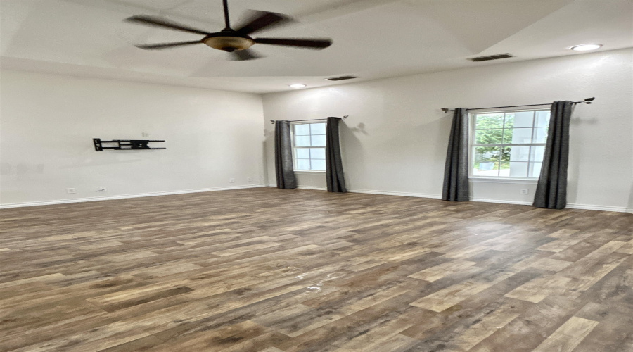 1411 Orquidia Ln E, Rio Bravo, Texas 78046, 3 Bedrooms Bedrooms, 5 Rooms Rooms,2 BathroomsBathrooms,Residential,For Rent,1411 Orquidia Ln E,20261675