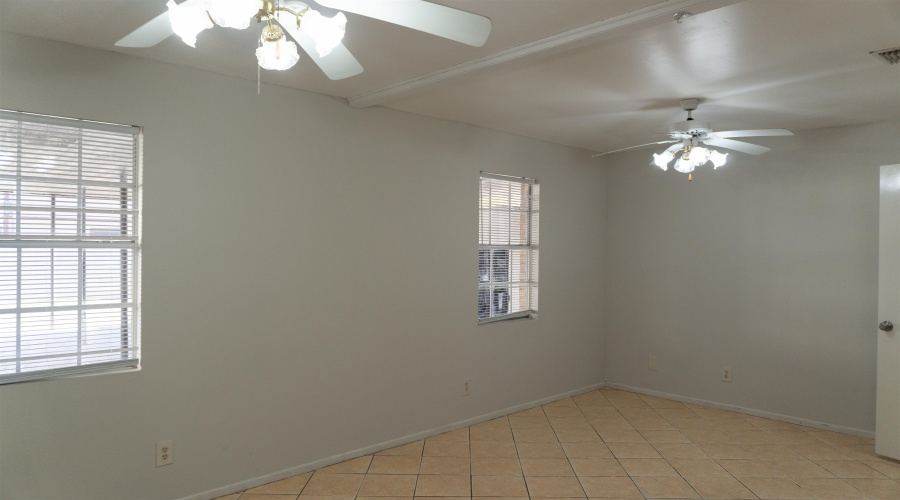 9617 Mallard Lp, LAREDO, Texas 78045, 4 Bedrooms Bedrooms, 5 Rooms Rooms,2 BathroomsBathrooms,Residential,For Sale,9617 Mallard Lp,20261676