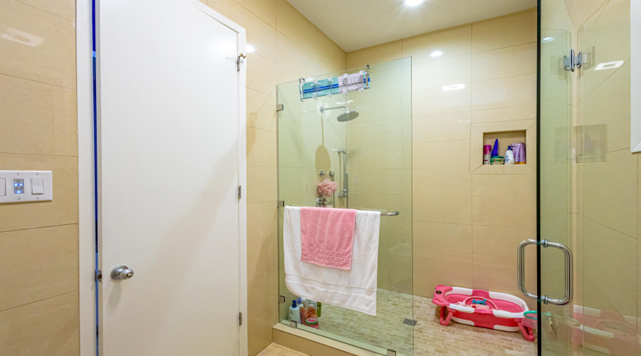 114 Redwing Ct, Laredo, Texas 78045, 4 Bedrooms Bedrooms, 8 Rooms Rooms,3 BathroomsBathrooms,Residential,For Sale,114 Redwing Ct,20261680