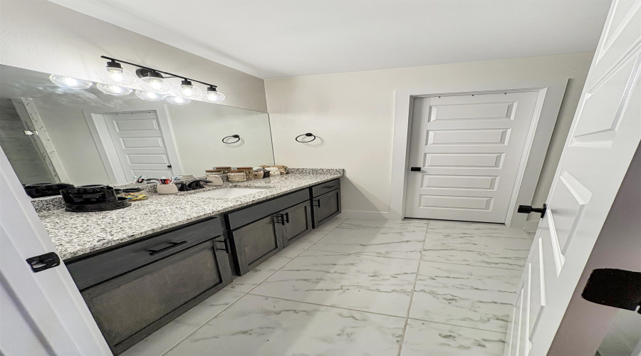 9905 Rosary Ln., Laredo, Texas 78045, 4 Bedrooms Bedrooms, 8 Rooms Rooms,2 BathroomsBathrooms,Residential,For Sale,9905 Rosary Ln.,20261682