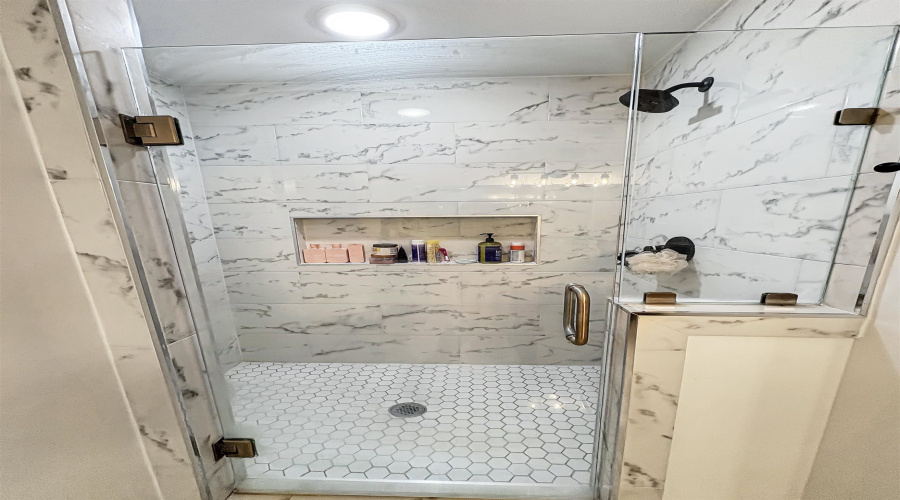 9905 Rosary Ln., Laredo, Texas 78045, 4 Bedrooms Bedrooms, 8 Rooms Rooms,2 BathroomsBathrooms,Residential,For Sale,9905 Rosary Ln.,20261682