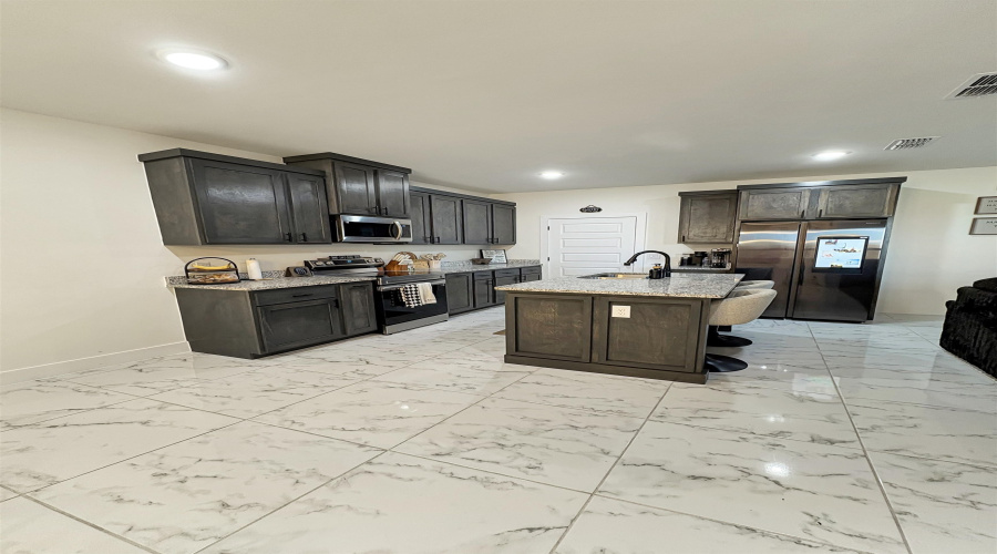 9905 Rosary Ln., Laredo, Texas 78045, 4 Bedrooms Bedrooms, 8 Rooms Rooms,2 BathroomsBathrooms,Residential,For Sale,9905 Rosary Ln.,20261682