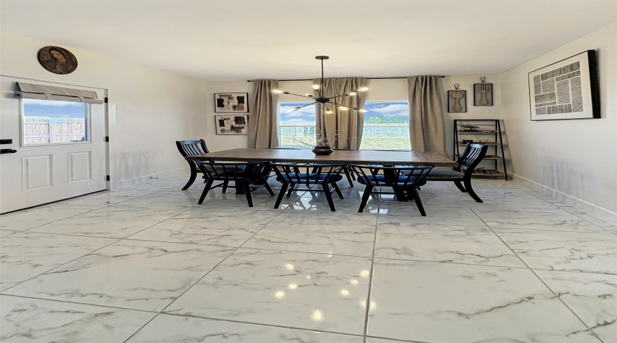 9905 Rosary Ln., Laredo, Texas 78045, 4 Bedrooms Bedrooms, 8 Rooms Rooms,2 BathroomsBathrooms,Residential,For Sale,9905 Rosary Ln.,20261682