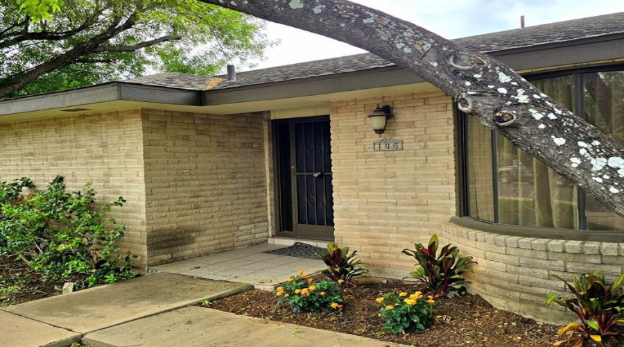 105 Indiana St, Laredo, Texas 78045, 3 Bedrooms Bedrooms, 6 Rooms Rooms,2 BathroomsBathrooms,Residential,For Sale,105 Indiana St,20261683