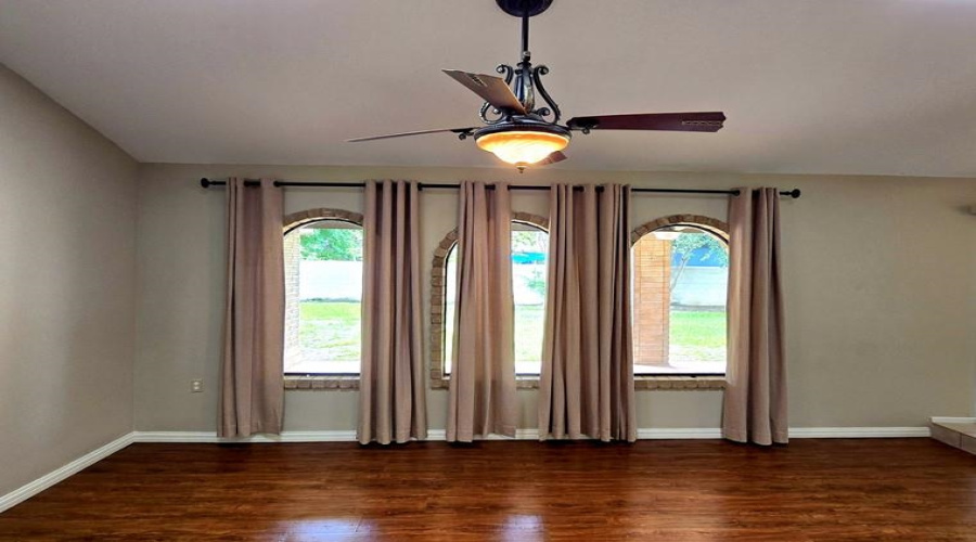 105 Indiana St, Laredo, Texas 78045, 3 Bedrooms Bedrooms, 6 Rooms Rooms,2 BathroomsBathrooms,Residential,For Sale,105 Indiana St,20261683