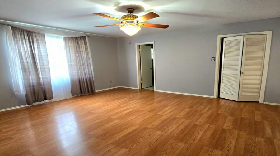 105 Indiana St, Laredo, Texas 78045, 3 Bedrooms Bedrooms, 6 Rooms Rooms,2 BathroomsBathrooms,Residential,For Sale,105 Indiana St,20261683