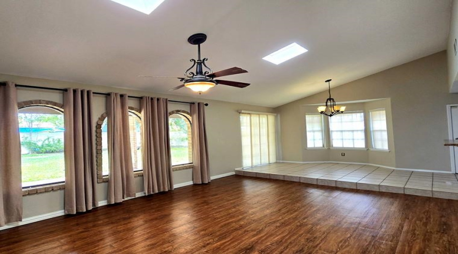 105 Indiana St, Laredo, Texas 78045, 3 Bedrooms Bedrooms, 6 Rooms Rooms,2 BathroomsBathrooms,Residential,For Sale,105 Indiana St,20261683