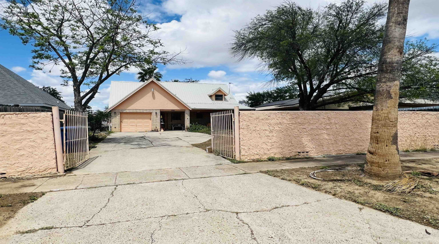 8606 Puerto Viejo, Laredo, Texas 78045-6225, 4 Bedrooms Bedrooms, 6 Rooms Rooms,2 BathroomsBathrooms,Residential,For Sale,8606 Puerto Viejo,20261684
