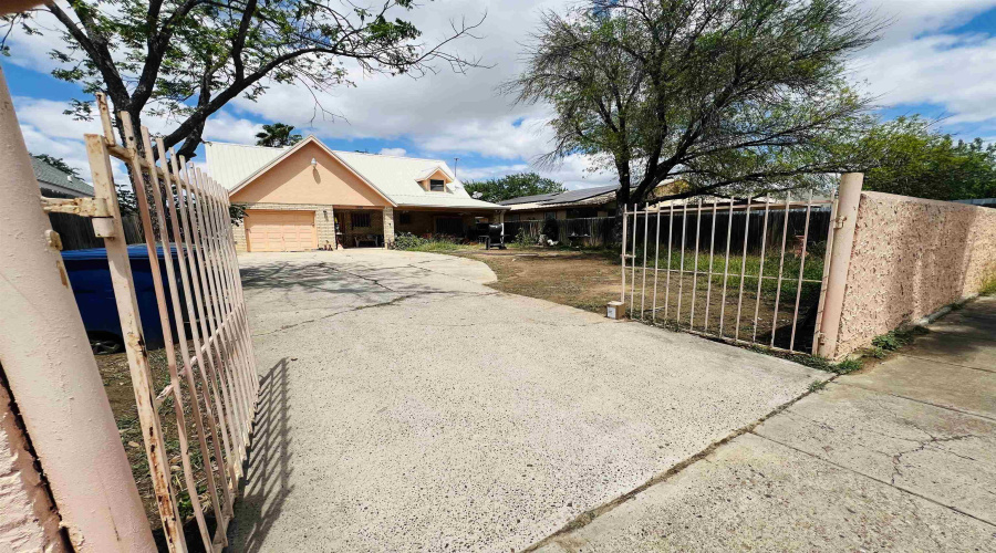 8606 Puerto Viejo, Laredo, Texas 78045-6225, 4 Bedrooms Bedrooms, 6 Rooms Rooms,2 BathroomsBathrooms,Residential,For Sale,8606 Puerto Viejo,20261684