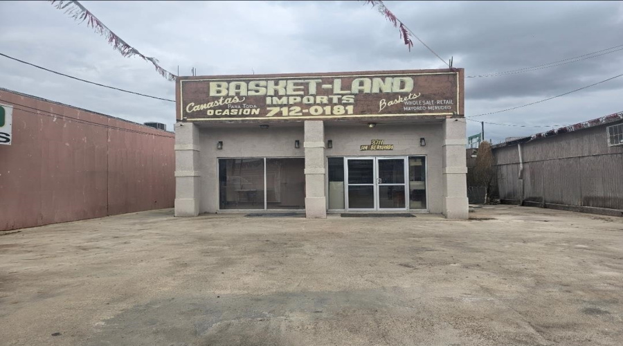 3713 San Bernardo Ave, Laredo, Texas 78040-3610, ,Commercial retail/office,For Sale,3713 San Bernardo Ave,20261688