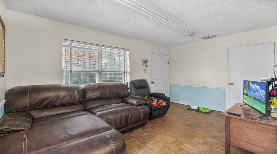 1920 N Arkansas Ave, LAREDO, Texas 78043, 5 Bedrooms Bedrooms, 8 Rooms Rooms,2 BathroomsBathrooms,Residential,For Sale,1920 N Arkansas Ave,20261687