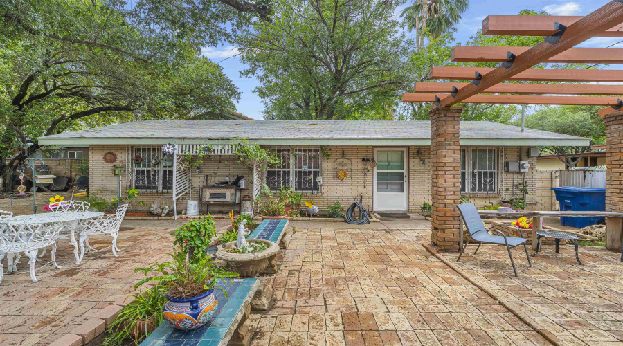 1920 N Arkansas Ave, LAREDO, Texas 78043, 5 Bedrooms Bedrooms, 8 Rooms Rooms,2 BathroomsBathrooms,Residential,For Sale,1920 N Arkansas Ave,20261687