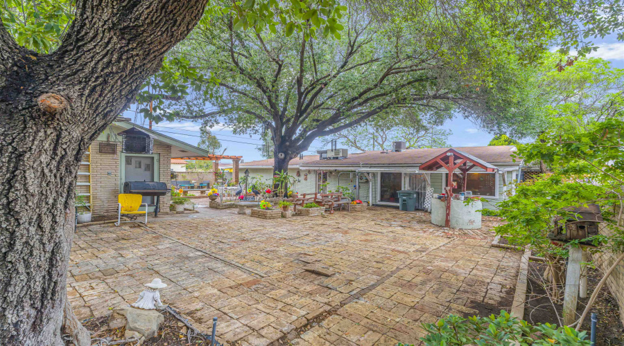 1920 N Arkansas Ave, LAREDO, Texas 78043, 5 Bedrooms Bedrooms, 8 Rooms Rooms,2 BathroomsBathrooms,Residential,For Sale,1920 N Arkansas Ave,20261687