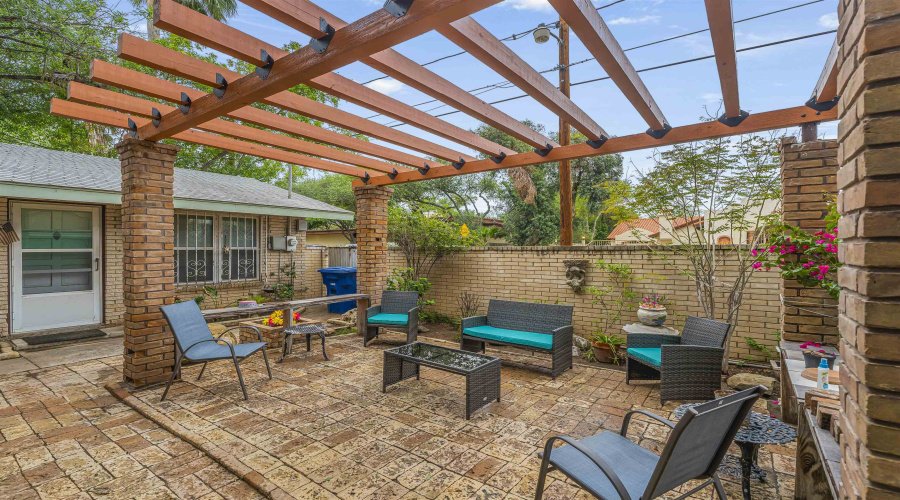 1920 N Arkansas Ave, LAREDO, Texas 78043, 5 Bedrooms Bedrooms, 8 Rooms Rooms,2 BathroomsBathrooms,Residential,For Sale,1920 N Arkansas Ave,20261687