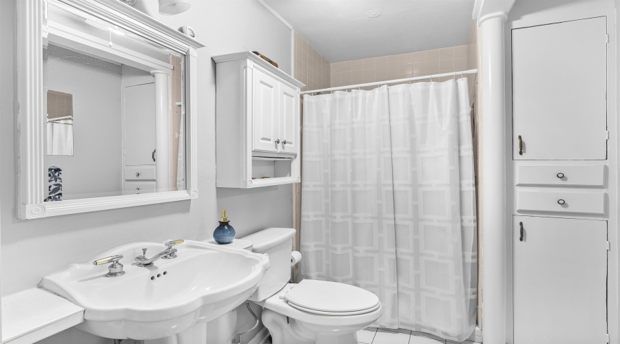 1920 N Arkansas Ave, LAREDO, Texas 78043, 5 Bedrooms Bedrooms, 8 Rooms Rooms,2 BathroomsBathrooms,Residential,For Sale,1920 N Arkansas Ave,20261687