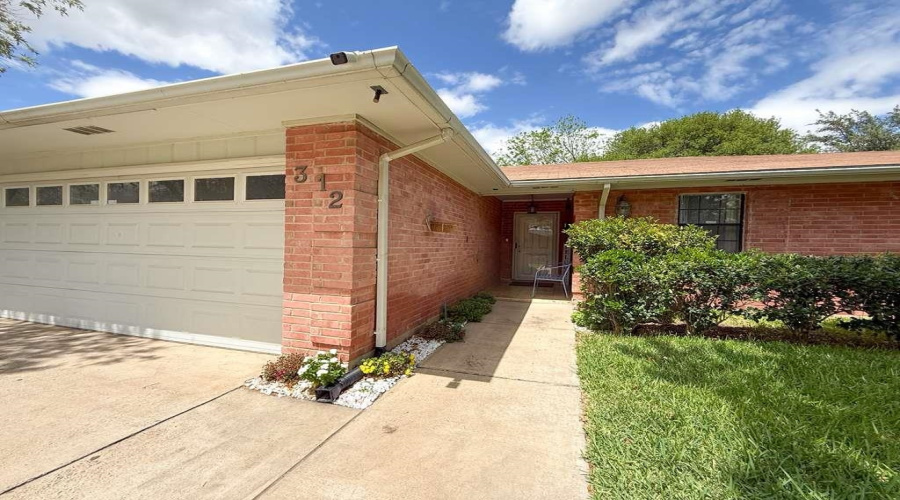 312 S Dakota St S, Laredo, Texas 78041, 3 Bedrooms Bedrooms, 5 Rooms Rooms,2 BathroomsBathrooms,Residential,For Sale,312 S Dakota St S,20261689