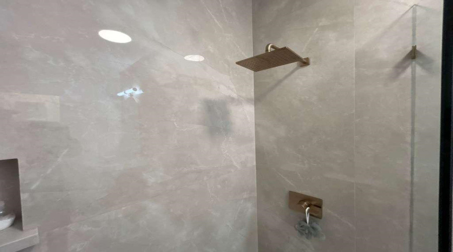 2110 Bermuda Dr, Laredo, Texas 78045, 3 Bedrooms Bedrooms, 8 Rooms Rooms,4 BathroomsBathrooms,Residential,For Rent,2110 Bermuda Dr,20261690