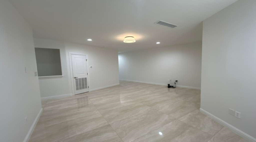 2110 Bermuda Dr, Laredo, Texas 78045, 3 Bedrooms Bedrooms, 8 Rooms Rooms,4 BathroomsBathrooms,Residential,For Rent,2110 Bermuda Dr,20261690