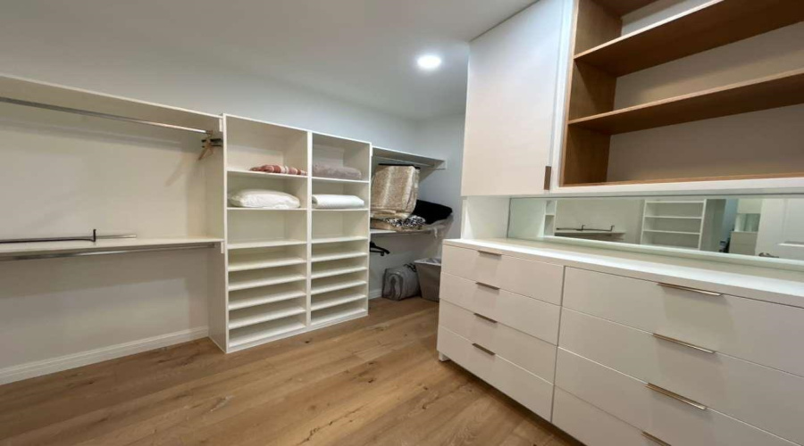 2110 Bermuda Dr, Laredo, Texas 78045, 3 Bedrooms Bedrooms, 8 Rooms Rooms,4 BathroomsBathrooms,Residential,For Rent,2110 Bermuda Dr,20261690