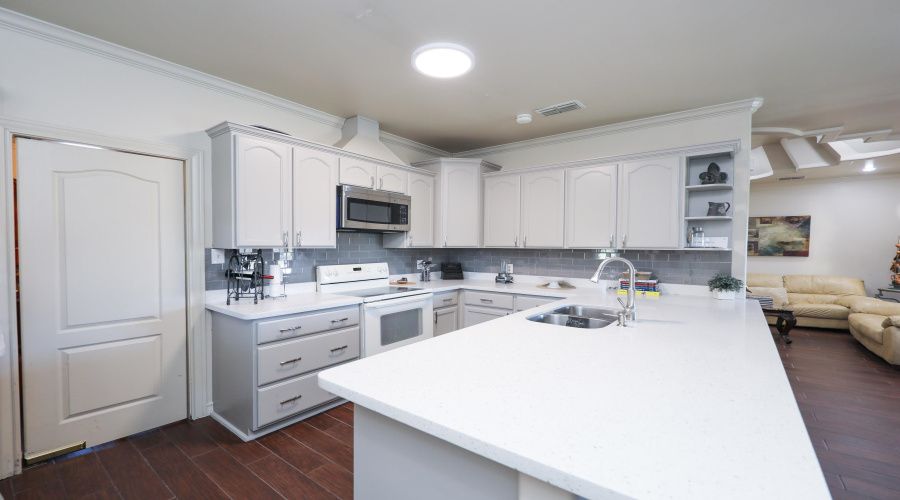 103 Yellowstone Lake Dr, Laredo, Texas 78041, 3 Bedrooms Bedrooms, 7 Rooms Rooms,2 BathroomsBathrooms,Residential,For Rent,103 Yellowstone Lake Dr,20261694