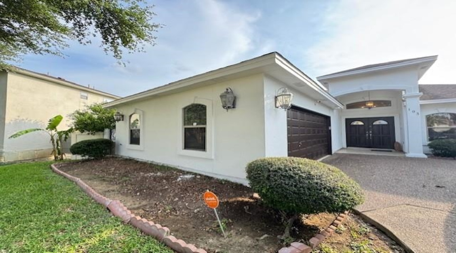 103 Yellowstone Lake Dr, Laredo, Texas 78041, 3 Bedrooms Bedrooms, 7 Rooms Rooms,2 BathroomsBathrooms,Residential,For Rent,103 Yellowstone Lake Dr,20261694