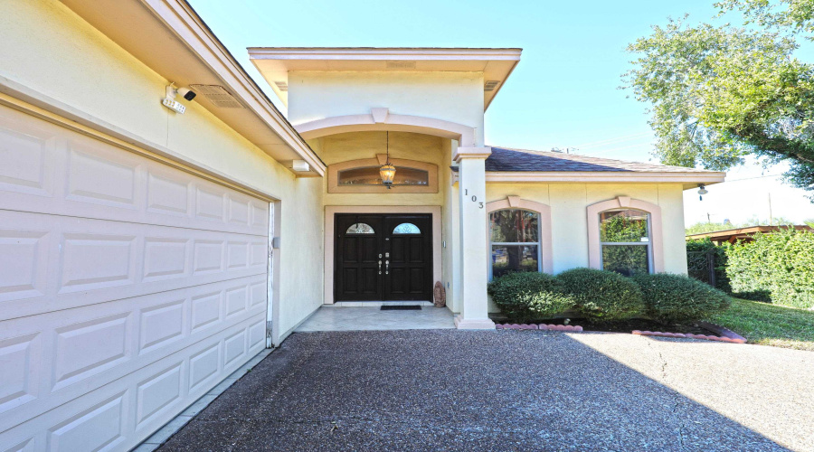 103 Yellowstone Lake Dr, Laredo, Texas 78041, 3 Bedrooms Bedrooms, 7 Rooms Rooms,2 BathroomsBathrooms,Residential,For Rent,103 Yellowstone Lake Dr,20261694