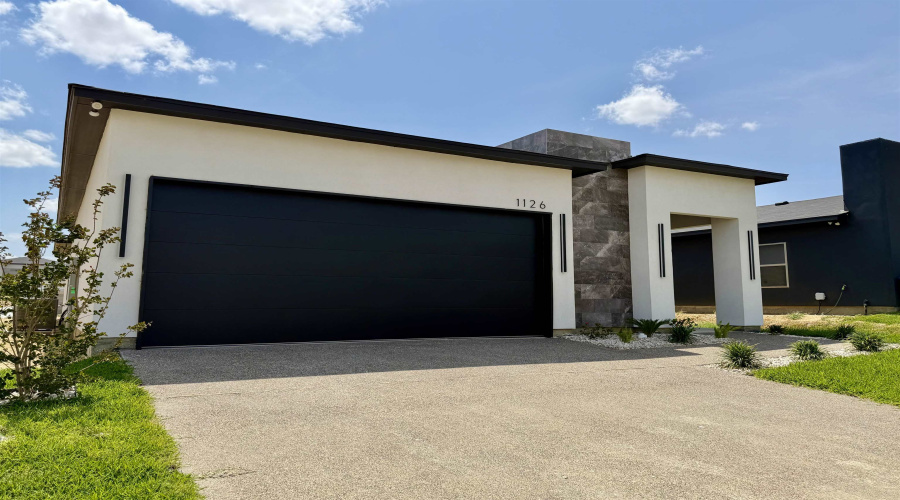 1126 Noyola Loop, Laredo, Texas 78046, 3 Bedrooms Bedrooms, 5 Rooms Rooms,2 BathroomsBathrooms,Residential,For Sale,1126 Noyola Loop,20261695