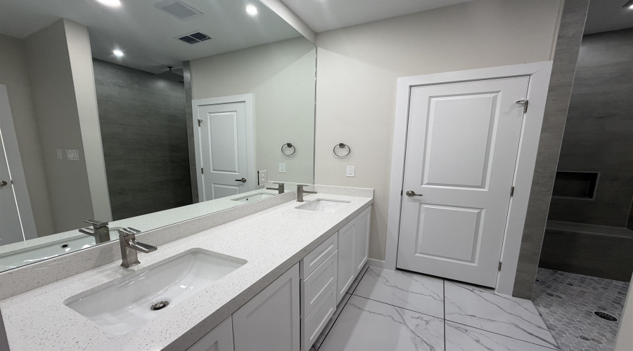 1126 Noyola Loop, Laredo, Texas 78046, 3 Bedrooms Bedrooms, 5 Rooms Rooms,2 BathroomsBathrooms,Residential,For Sale,1126 Noyola Loop,20261695