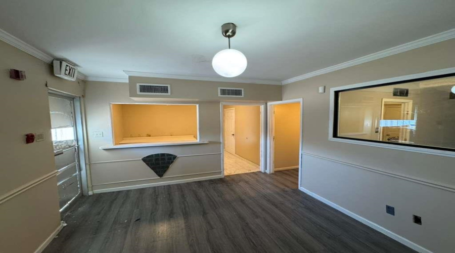 1006 Garfield St, Laredo, Texas 78040, 1 Room Rooms,2 BathroomsBathrooms,Commercial retail/office,For Rent,1006 Garfield St,20261698