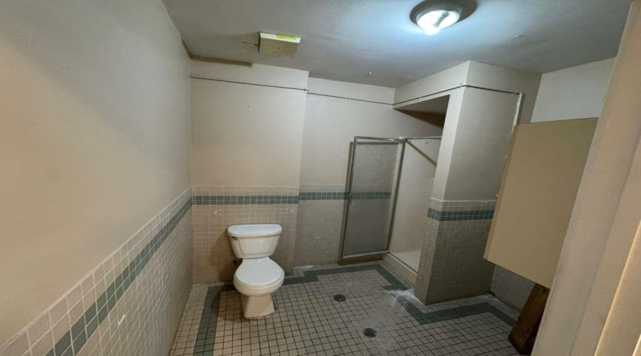 1006 Garfield St, Laredo, Texas 78040, 1 Room Rooms,2 BathroomsBathrooms,Commercial retail/office,For Rent,1006 Garfield St,20261698