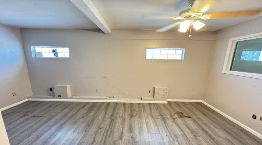 1006 Garfield St, Laredo, Texas 78040, 1 Room Rooms,2 BathroomsBathrooms,Commercial retail/office,For Rent,1006 Garfield St,20261698