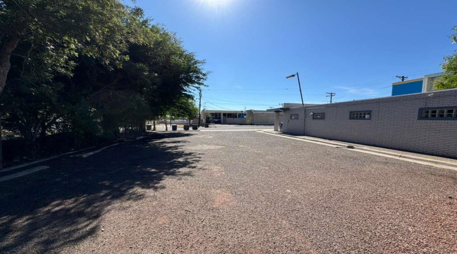 1006 Garfield St, Laredo, Texas 78040, 1 Room Rooms,2 BathroomsBathrooms,Commercial retail/office,For Rent,1006 Garfield St,20261698