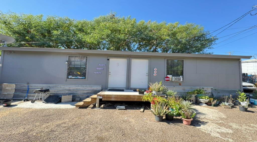 1006 Garfield St, Laredo, Texas 78040, 1 Room Rooms,2 BathroomsBathrooms,Commercial retail/office,For Rent,1006 Garfield St,20261698