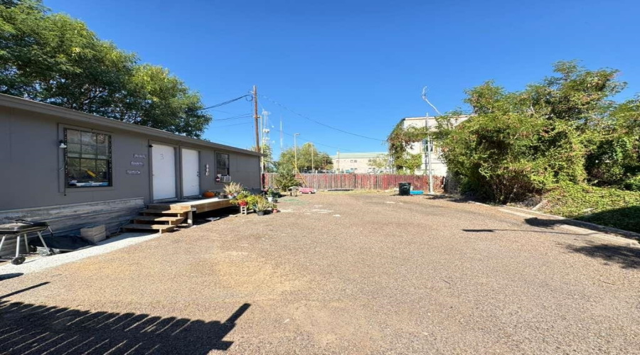 1006 Garfield St, Laredo, Texas 78040, 1 Room Rooms,2 BathroomsBathrooms,Commercial retail/office,For Rent,1006 Garfield St,20261698