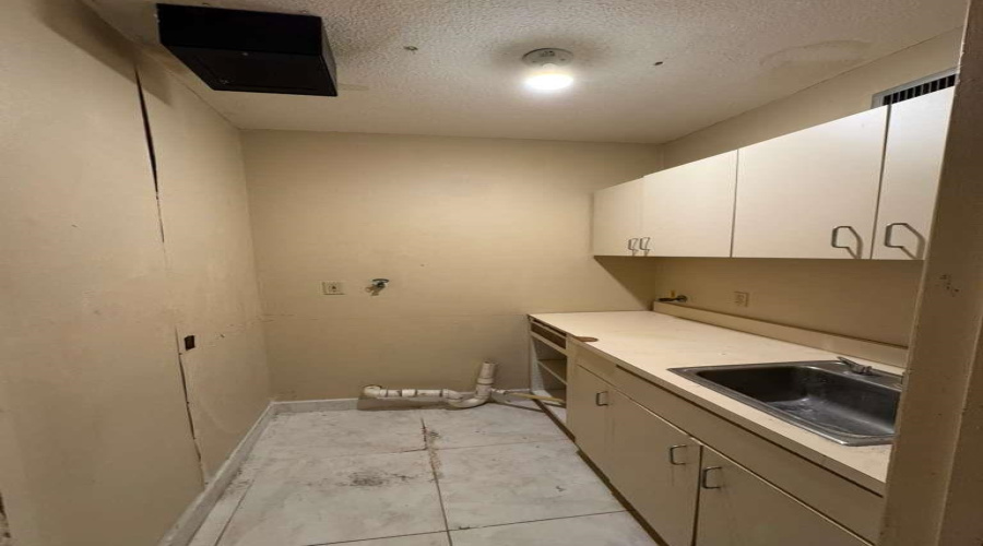 1006 Garfield St, Laredo, Texas 78040, 1 Room Rooms,2 BathroomsBathrooms,Commercial retail/office,For Rent,1006 Garfield St,20261698