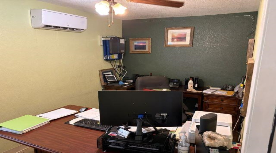 209 Lakeshore Dr, Zapata, Texas 78076, 6 Rooms Rooms,3 BathroomsBathrooms,Commercial retail/office,For Sale,209 Lakeshore Dr,20261699
