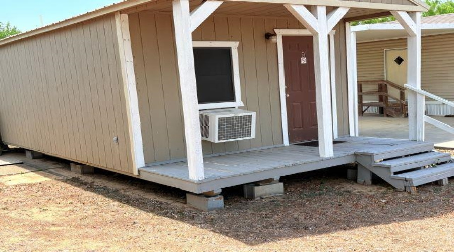 209 Lakeshore Dr, Zapata, Texas 78076, 6 Rooms Rooms,3 BathroomsBathrooms,Commercial retail/office,For Sale,209 Lakeshore Dr,20261699