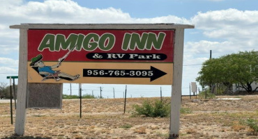 209 Lakeshore Dr, Zapata, Texas 78076, 6 Rooms Rooms,3 BathroomsBathrooms,Commercial retail/office,For Sale,209 Lakeshore Dr,20261699