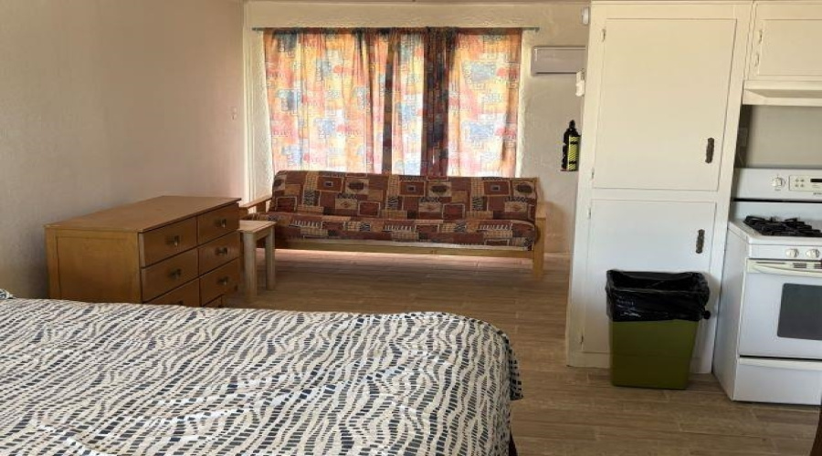 209 Lakeshore Dr, Zapata, Texas 78076, 6 Rooms Rooms,3 BathroomsBathrooms,Commercial retail/office,For Sale,209 Lakeshore Dr,20261699
