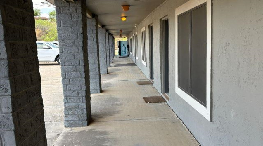 209 Lakeshore Dr, Zapata, Texas 78076, 6 Rooms Rooms,3 BathroomsBathrooms,Commercial retail/office,For Sale,209 Lakeshore Dr,20261699