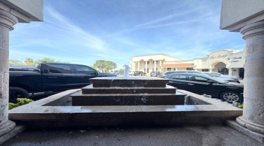 107 Calle Del Norte, LAREDO, Texas 78041, 1 Room Rooms,1 BathroomBathrooms,Commercial retail/office,For Rent,107 Calle Del Norte,20261703