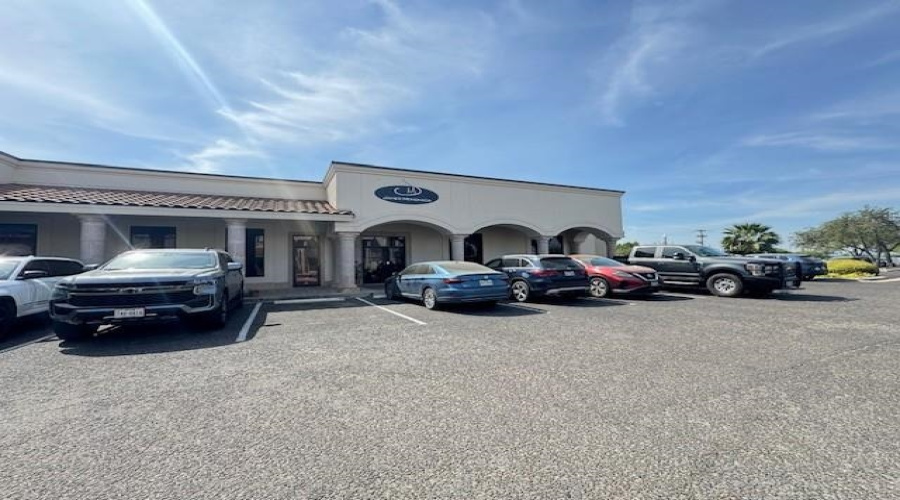 107 Calle Del Norte, LAREDO, Texas 78041, 1 Room Rooms,1 BathroomBathrooms,Commercial retail/office,For Rent,107 Calle Del Norte,20261703