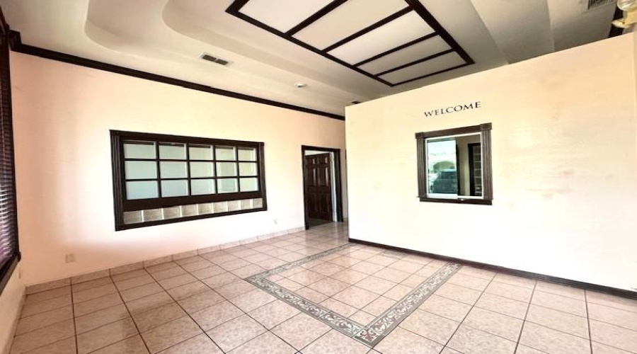 107 Calle Del Norte, LAREDO, Texas 78041, 1 Room Rooms,1 BathroomBathrooms,Commercial retail/office,For Rent,107 Calle Del Norte,20261703