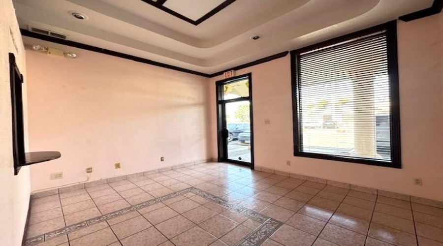 107 Calle Del Norte, LAREDO, Texas 78041, 1 Room Rooms,1 BathroomBathrooms,Commercial retail/office,For Rent,107 Calle Del Norte,20261703
