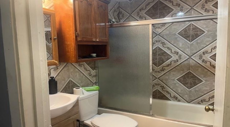 419 Linden Ct, Laredo, Texas 78041-9999, 3 Bedrooms Bedrooms, 5 Rooms Rooms,2 BathroomsBathrooms,Residential,For Sale,419 Linden Ct,20261697