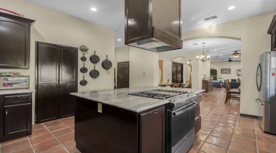 8701 High Creek Dr, laredo, Texas 78045, 3 Bedrooms Bedrooms, 8 Rooms Rooms,2 BathroomsBathrooms,Residential,For Sale,8701 High Creek Dr,20261700