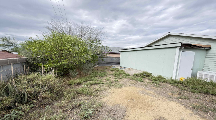 312 Larga Vista Dr, Laredo, Texas 78043, 3 Bedrooms Bedrooms, 4 Rooms Rooms,1 BathroomBathrooms,Residential,For Sale,312 Larga Vista Dr,20261701