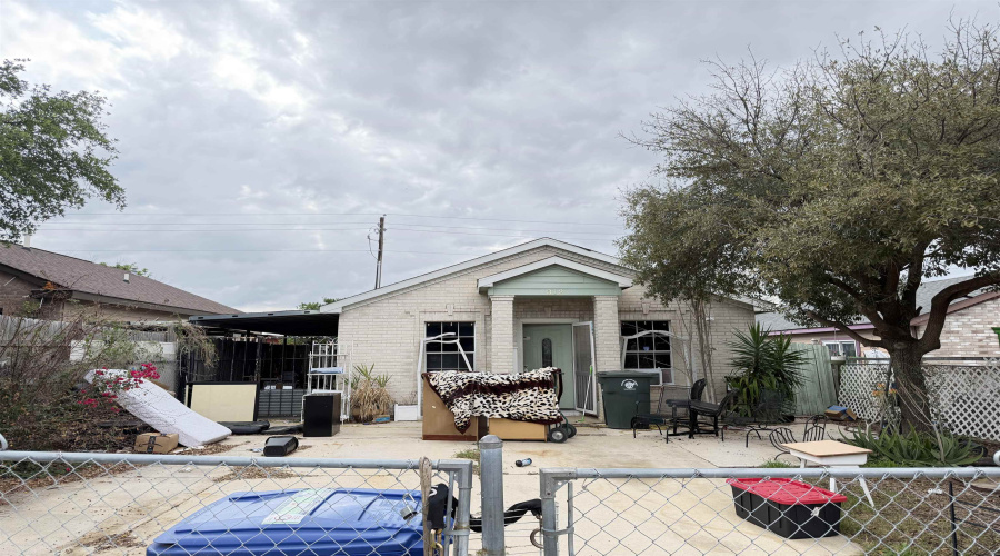 312 Larga Vista Dr, Laredo, Texas 78043, 3 Bedrooms Bedrooms, 4 Rooms Rooms,1 BathroomBathrooms,Residential,For Sale,312 Larga Vista Dr,20261701